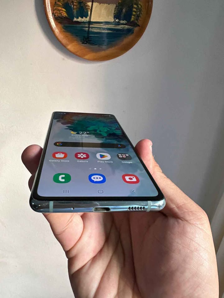 Vendo Samsung S20FE libre 128gb 6ram IMPECABLE , NO PERMUTO.