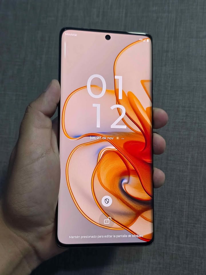 Motorola Edge 50 Libre de fabrica para cualquier empresa 256gb de almacenamiento y 12gb de ram