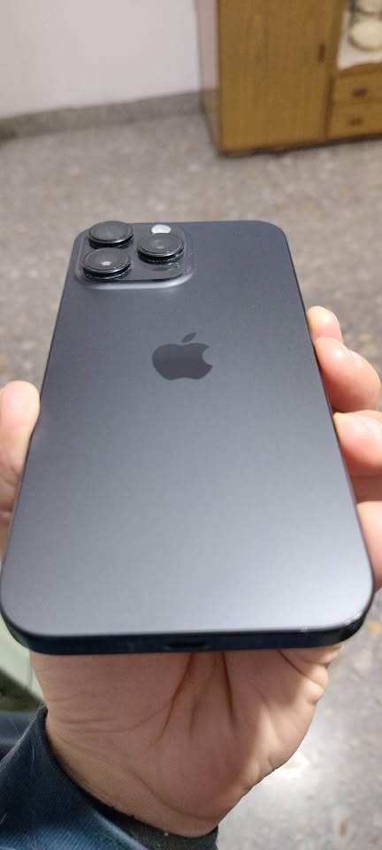 iPhone 16 Pro Max 256 completo en caja c/nuevo sim y esim