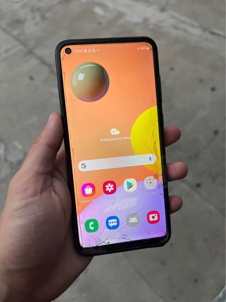 Vendo Samsung a11 astillado libre anda todo