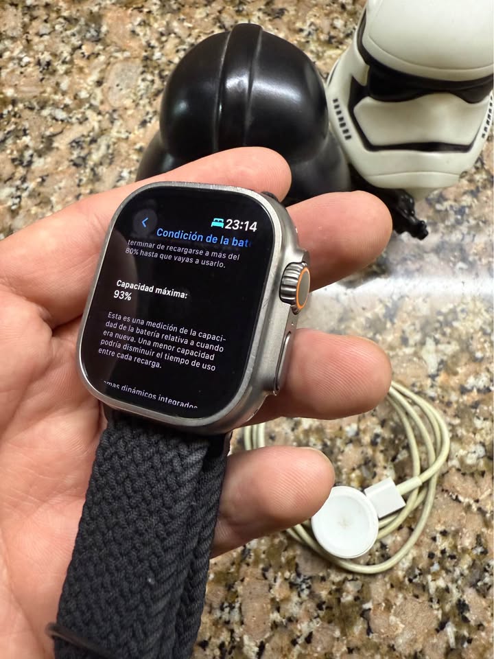 Applewatch Ultra 1. Con su respectivo cargador. 2 mayas. Inmaculado. 93 de batería. Con hidrogel.
