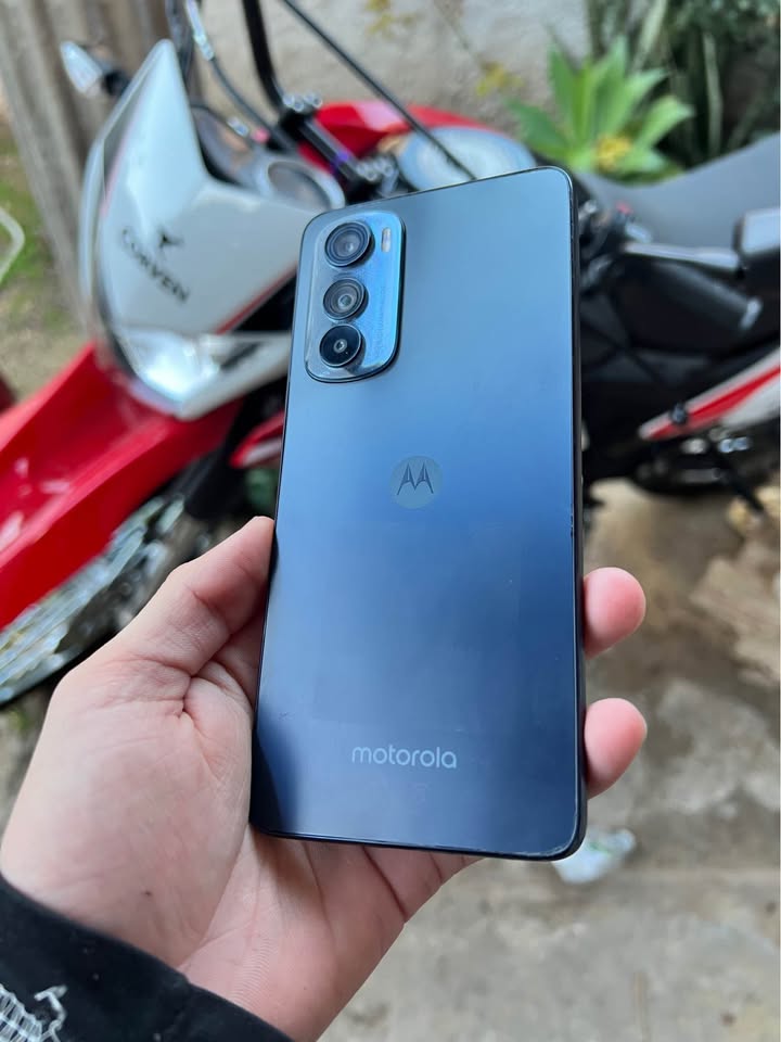 Vendo moto edge 30 libre sin detalles !