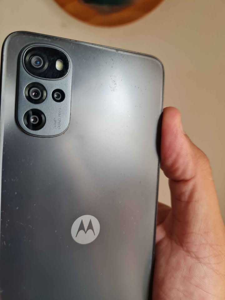 Vendo motorola G22 libre 128gb 4ram huella , no permuto.