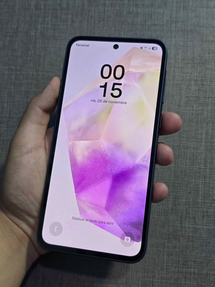 Samsung A35 5g Libre para cualquier empresa 128gb de almacenamiento y 8gb de ram