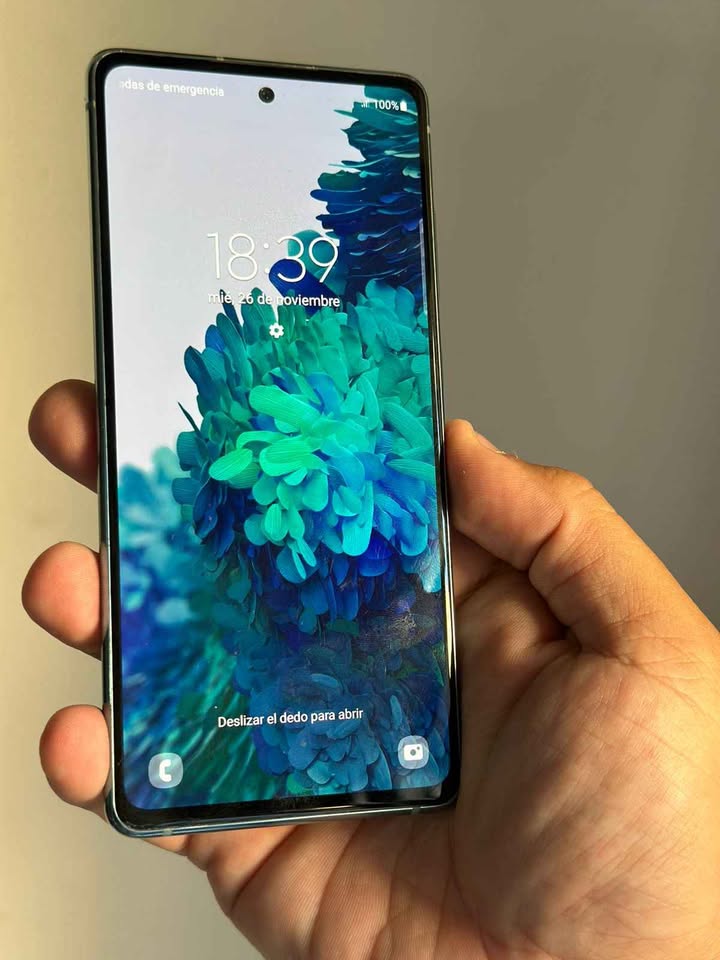 Vendo Samsung S20FE libre 128gb 6ram IMPECABLE , NO PERMUTO.