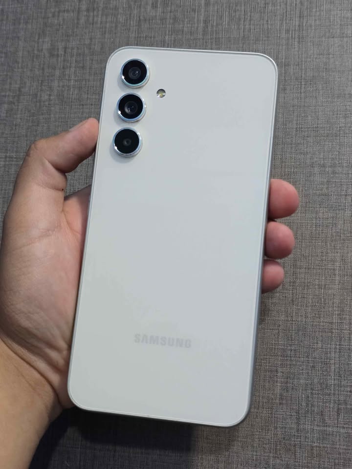 Samsung A54 5g Libre para cualquier empresa 128gb de almacenamiento y 8gb de ram