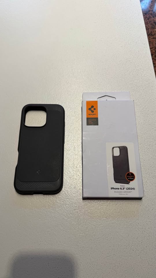 Lote de fundas Spigen y Ringke para iPhone 16 Pro