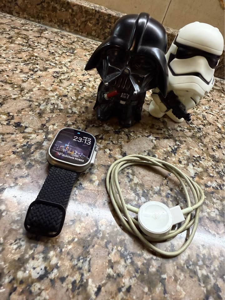 Applewatch Ultra 1. Con su respectivo cargador. 2 mayas. Inmaculado. 93 de batería. Con hidrogel.