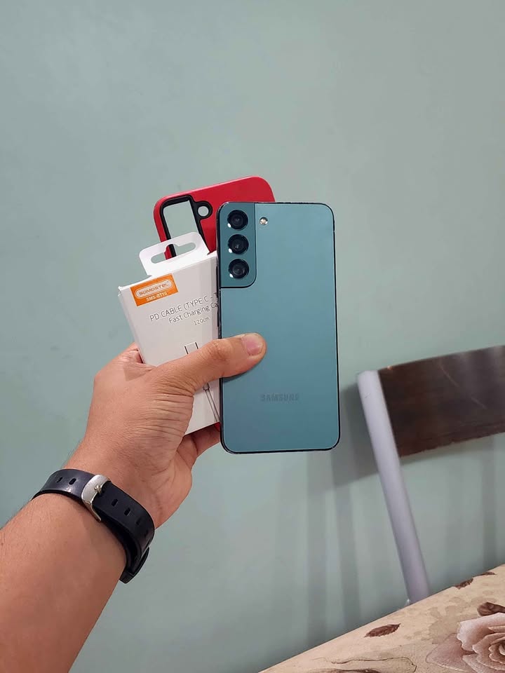 Samsung S22 128/8+8GB Libre eSIM impecable estado