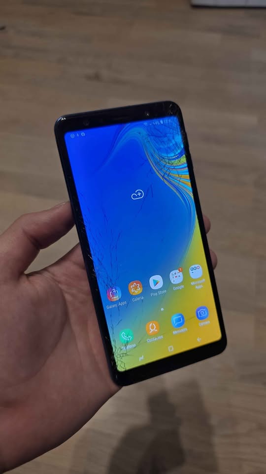 SAMSUNG A7 2018 LIBRE 64GB 4GB RAM ANDROID 10 ASTILLADO