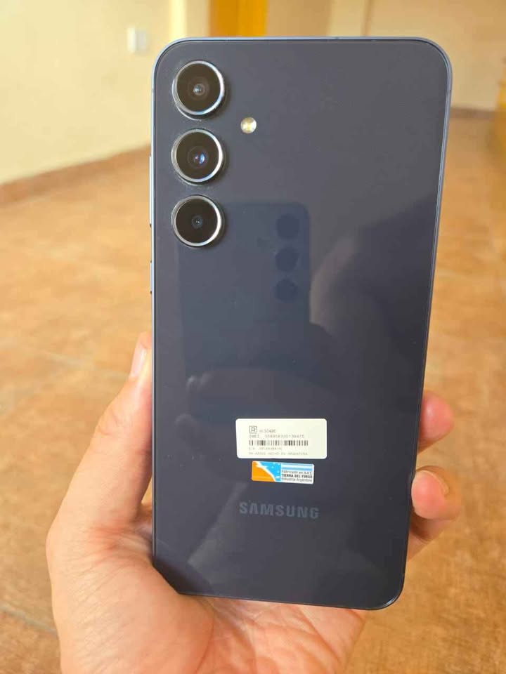 Samsung A55 5G Dual Sim de 256 gb y 8 de ram. Con NFC. Libre de fabrica! Excelente estado!