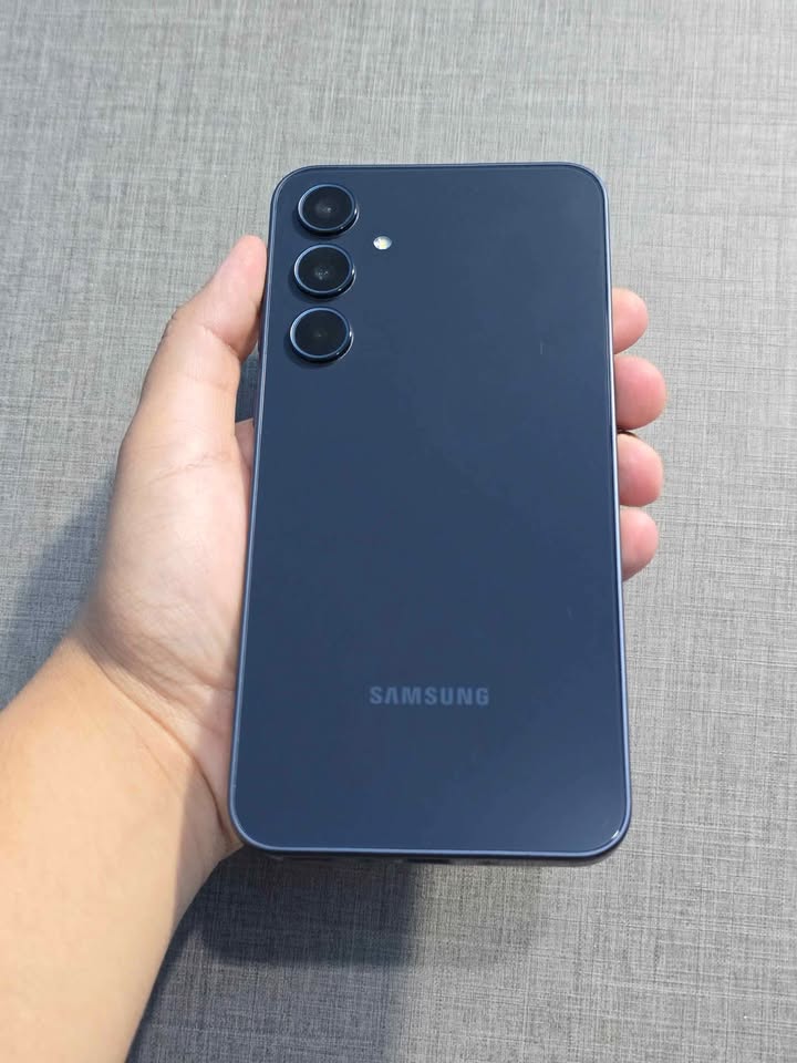 Samsung A35 5g Libre para cualquier empresa 128gb de almacenamiento y 8gb de ram