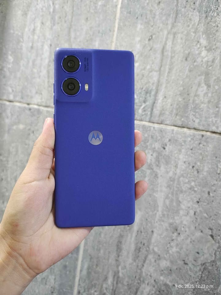 Moto G85 5g Libre esim, 256gb de almacenamiento, 8gb + 4gb de ram, nfc..carga Sube.