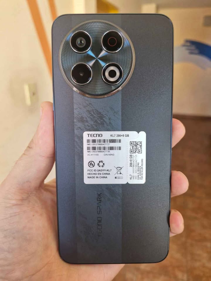 Tecno Spark 30 Pro Dual Sim de 256 GB y 8 RAM. Libre de fabrica! Impecable como Nuevo!!!