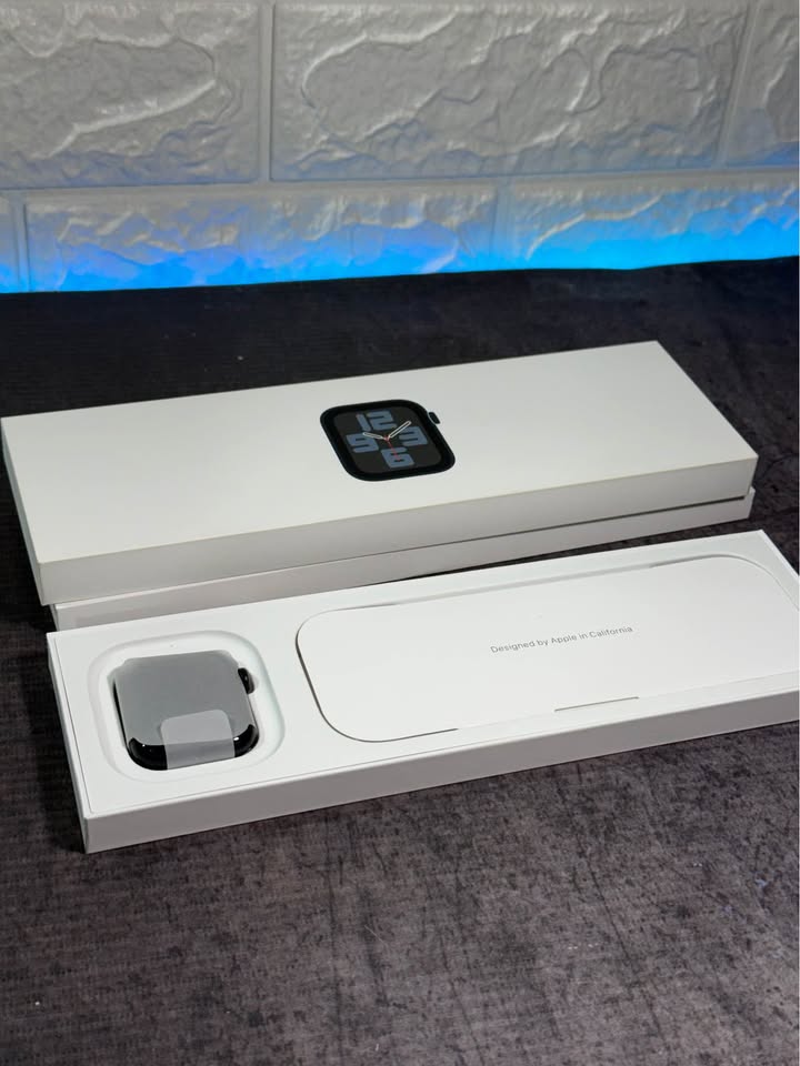 Apple Watch SE2 40mm + Extras