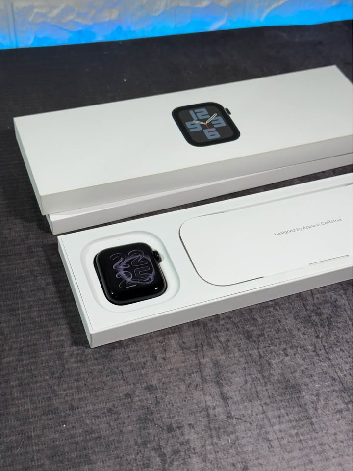 Apple Watch SE2 40mm + Extras