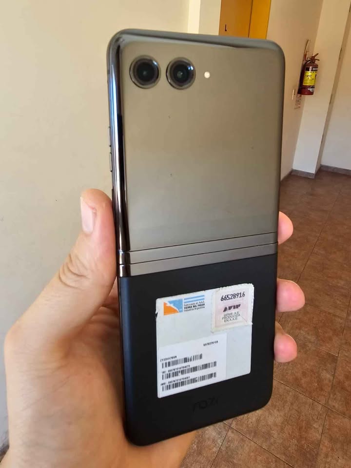 Moto Razr 40 Ultra de 512 GB y 12+4 de RAM. Con NFC. Libre de fabrica. Impecable!