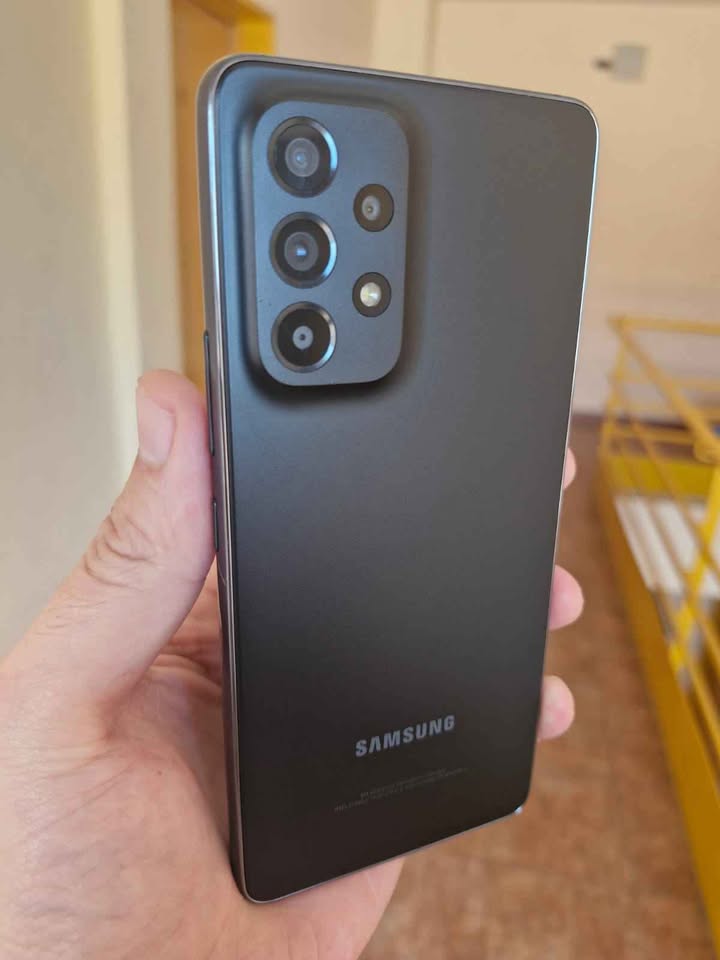 Samsung A53 5g de 128 gb y 6 de ram. Con NFC. Libre de fabrica. Excelente estado!