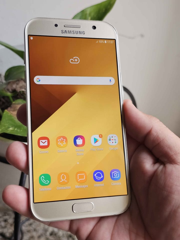 Vendo Samsung A7 2017 libre 32gb 3ram huella nfc , NO PERMUTO