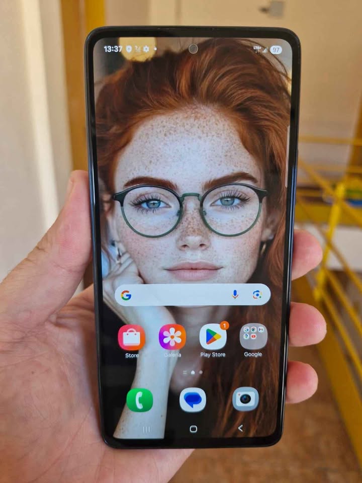 Samsung A53 5g de 128 gb y 6 de ram. Con NFC. Libre de fabrica. Excelente estado!