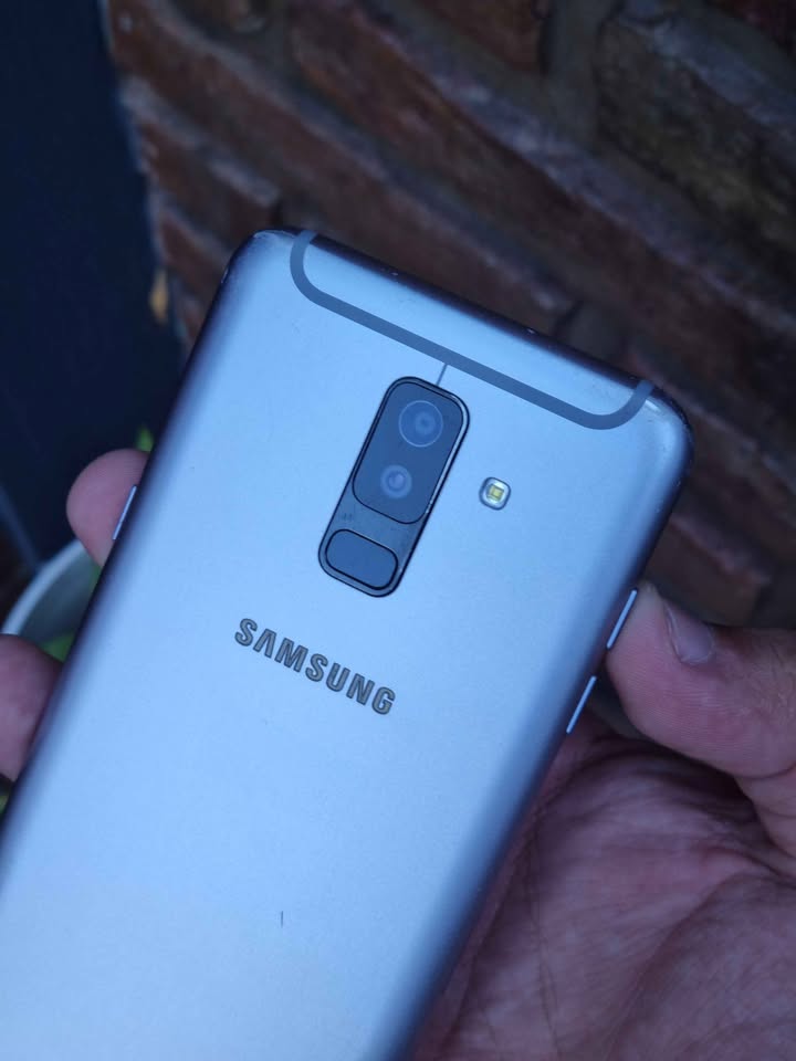 Vendo Samsung A6 plus libre 64gb 4ram huella facial nfc , NO PERMUTO.