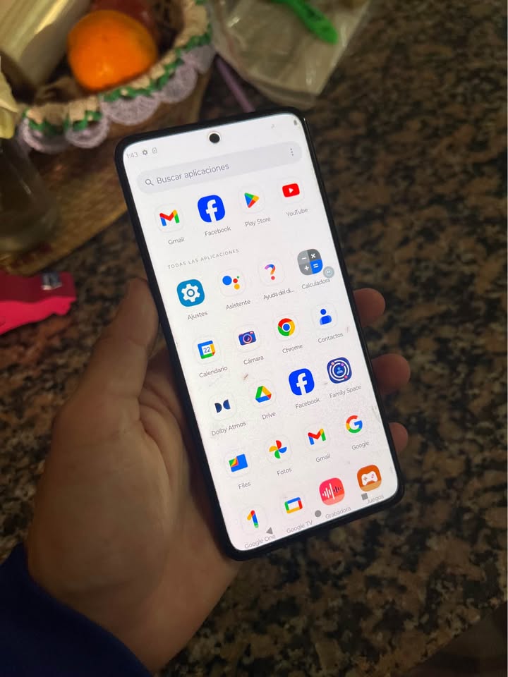 Vendo moto edge 30 en caja libre sin detalles !