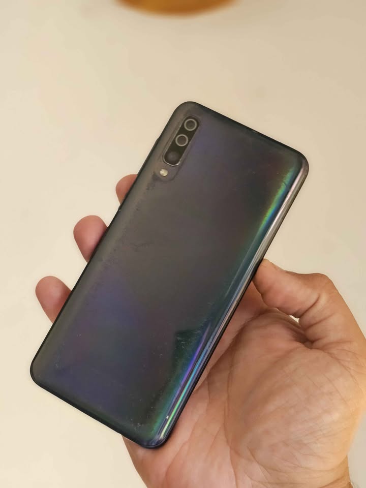 Vendo Samsung A50 libre 128gb 4ram huella , NO PERMUTO