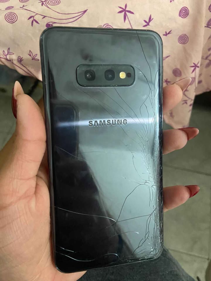 SAMSUNG S10E 128GB 6RAM LIBRE DE FABRICA