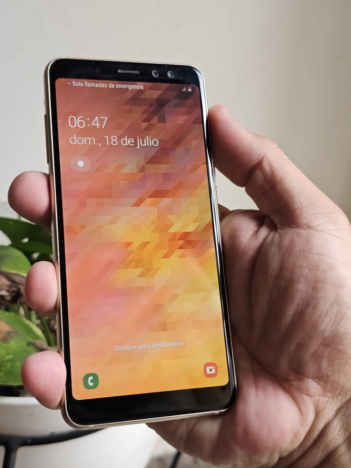 Vendo Samsung A8 2018 libre 32gb 4ram huella nfc , NO PERMUTO