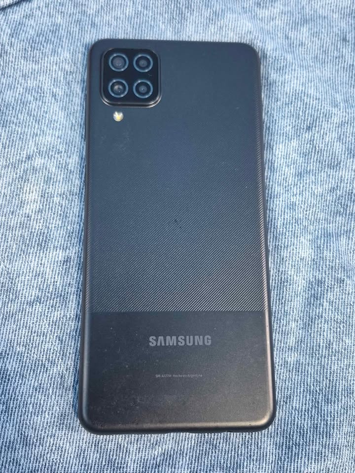 Samsung A12 Libre para cualquier empresa 64gb de almacenamiento 4gb de ram