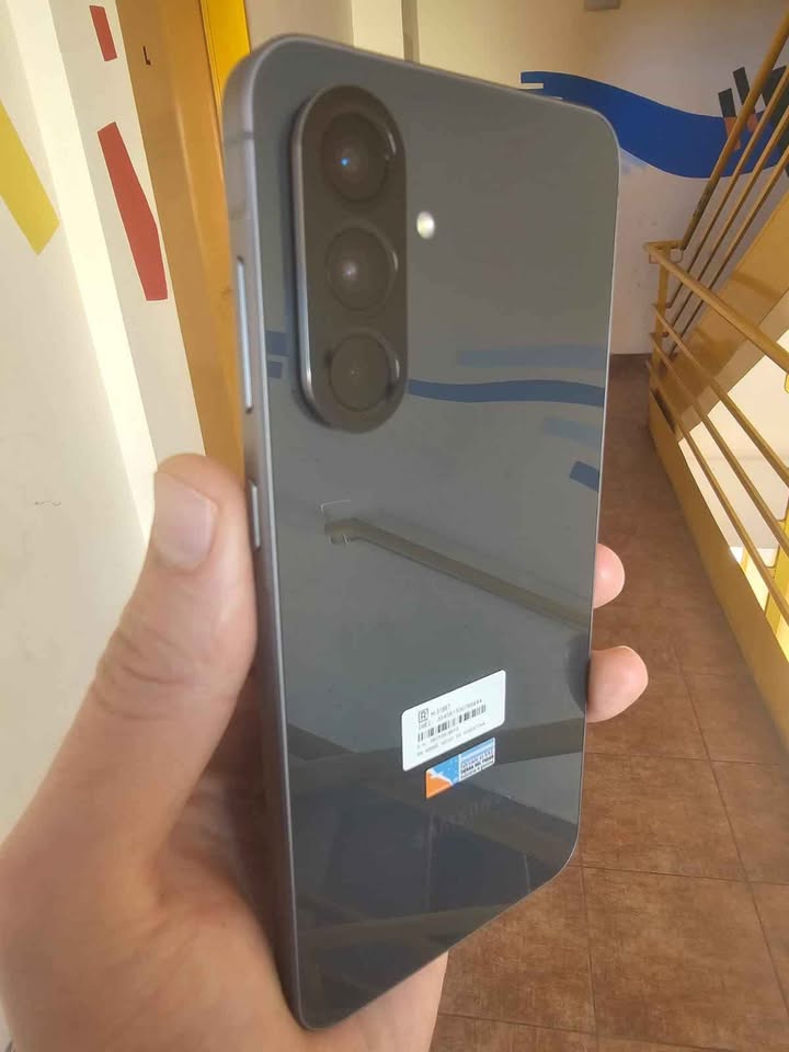 Samsung A56 5G de 256 gb y 8 de ram Con NFC. Libre para todas las empresas. Como Nuevo!!!