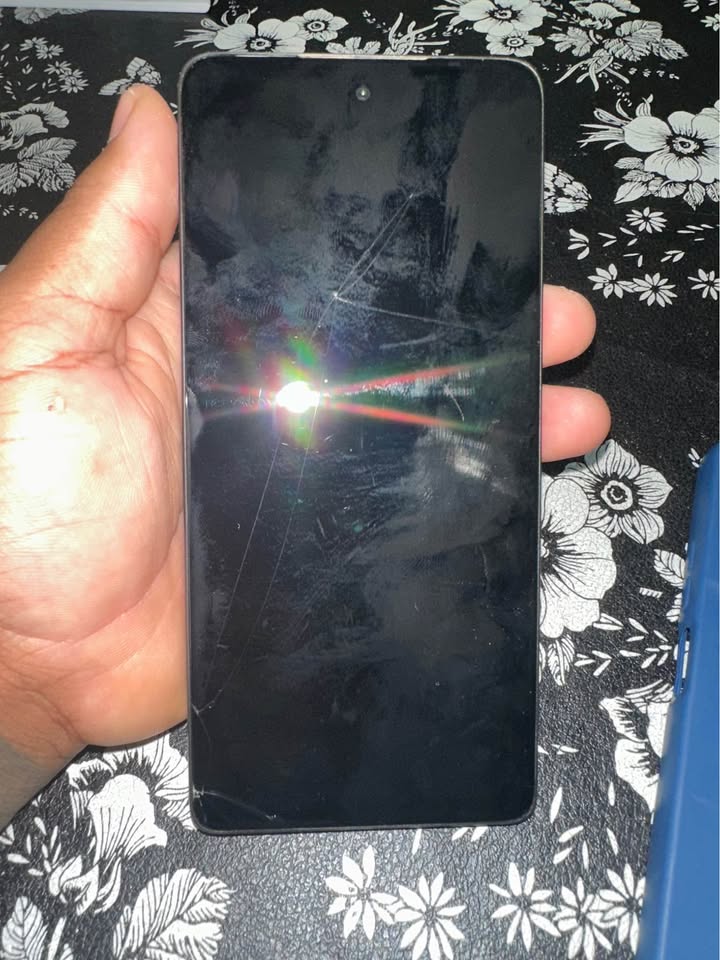 Moto G75 5G de 128 Gg y 16 de ram asim