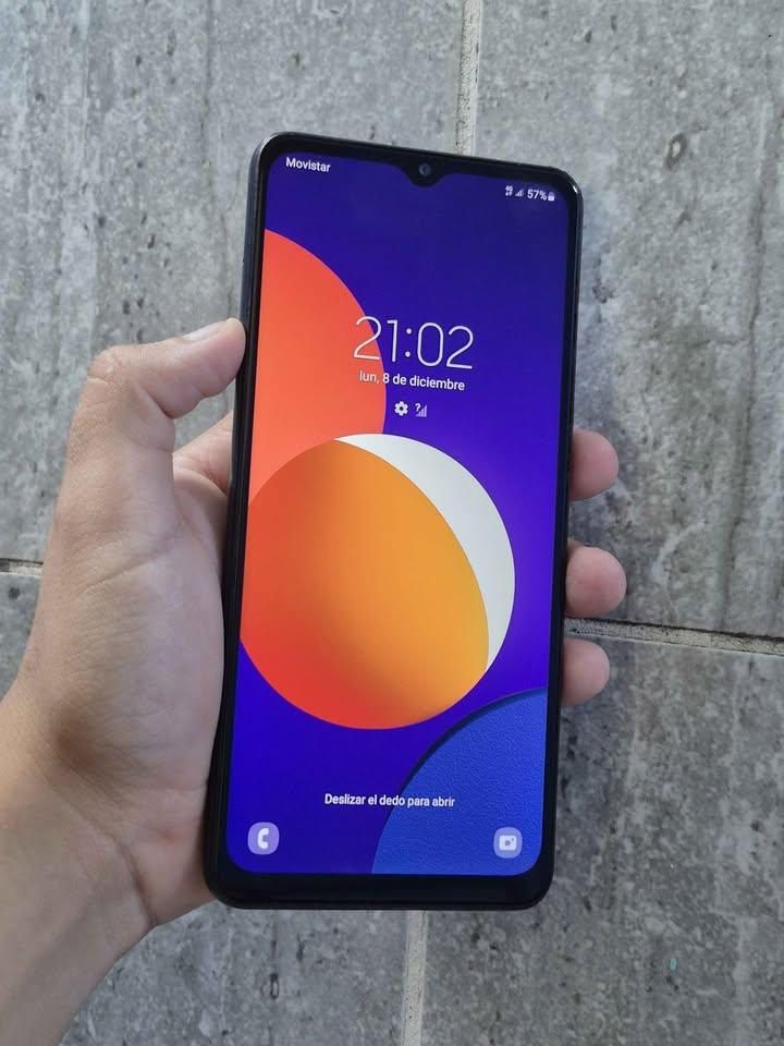Samsung M12 Libre de fábrica para cualquier compañía 128gb de almacenamiento y 4gb de ram
