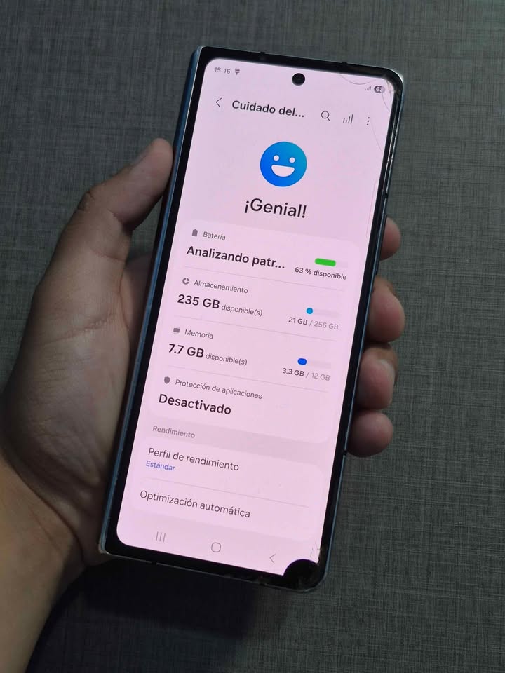 Samsung Zfold4 Libre esim para cualquier empresa 256gb de almacenamiento 12gb de ram, con detalles..