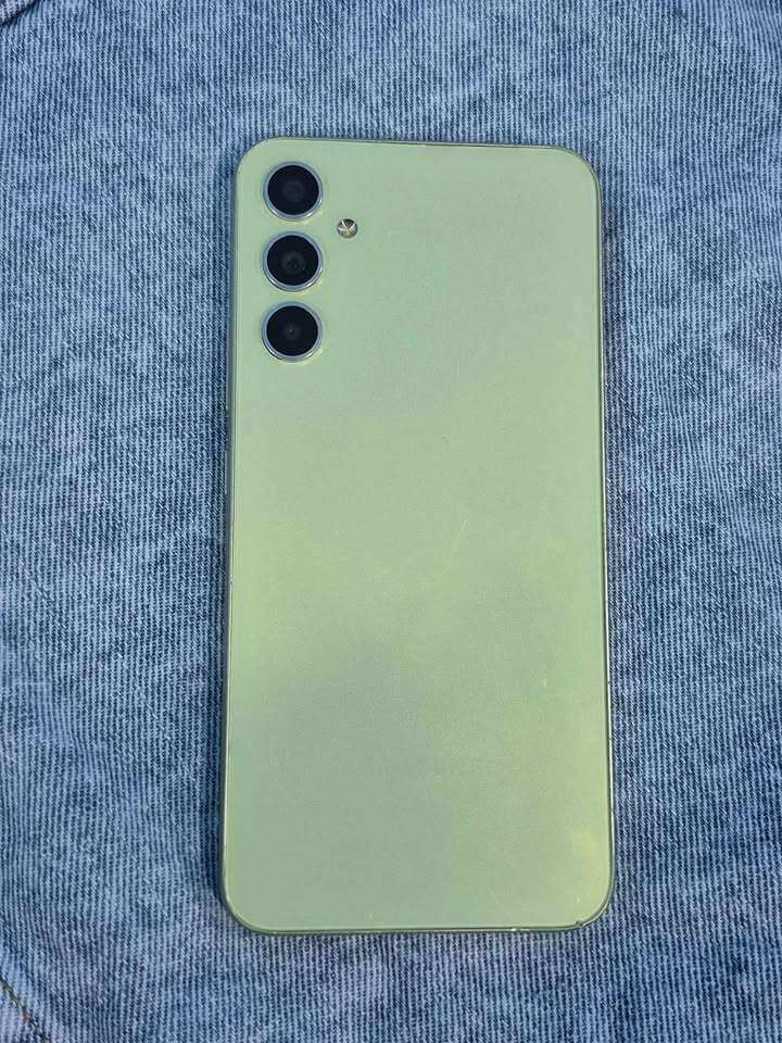 Samsung A34 5g Libre para cualquier empresa 128gb de almacenamiento 6gb de ram