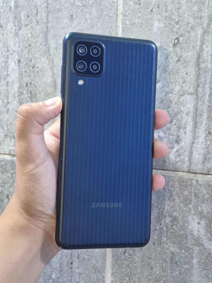 Samsung M12 Libre de fábrica para cualquier compañía 128gb de almacenamiento y 4gb de ram