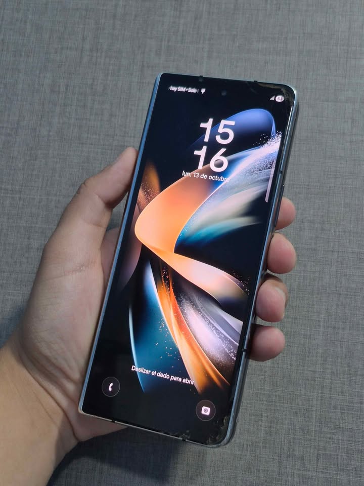 Samsung Zfold4 Libre esim para cualquier empresa 256gb de almacenamiento 12gb de ram, con detalles..