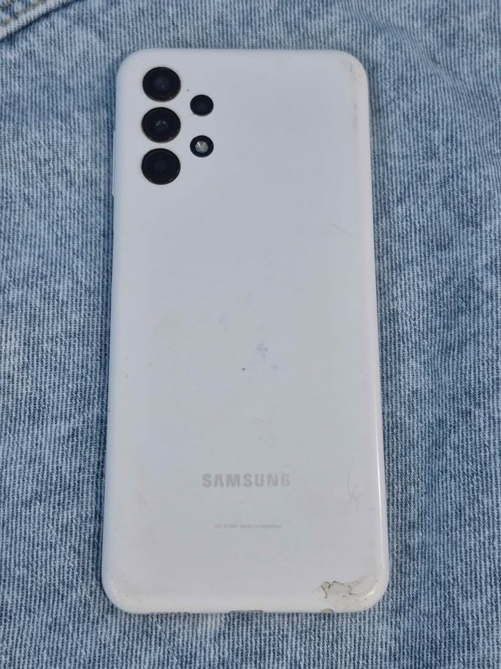 Samsung A13 Libre para cualquier empresa 64gb de almacenamiento 4gb de ram