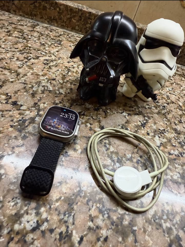 Applewatch Ultra 1. Con su respectivo cargador. 2 mayas. Inmaculado. 93 de batería. Con hidrogel.