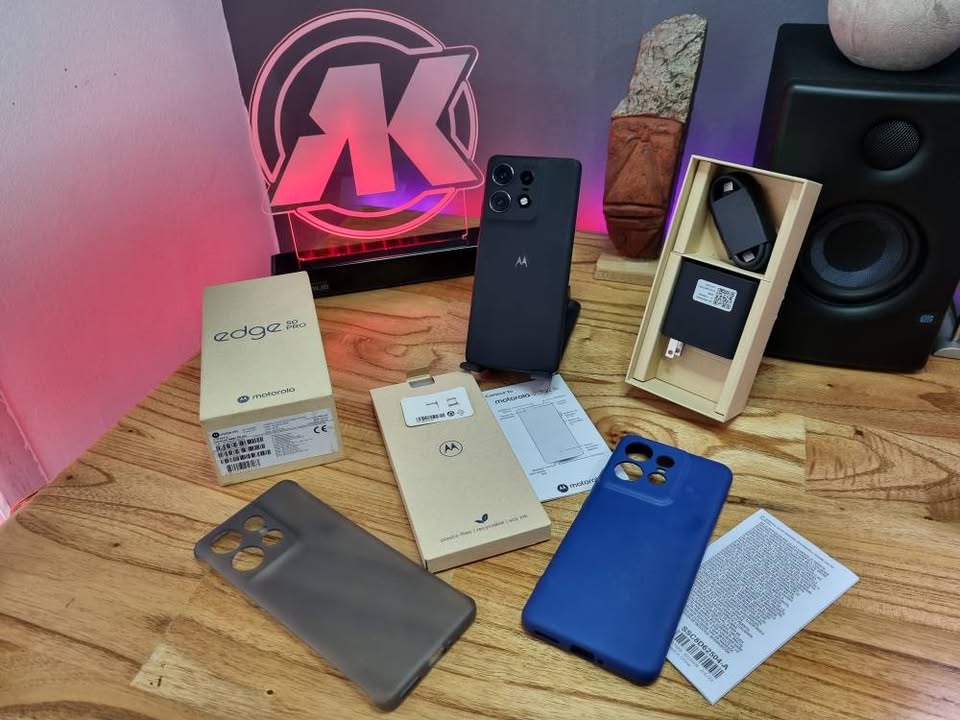 Motorola Moto Edge 50 Pro 5G 12/512 – Impecable