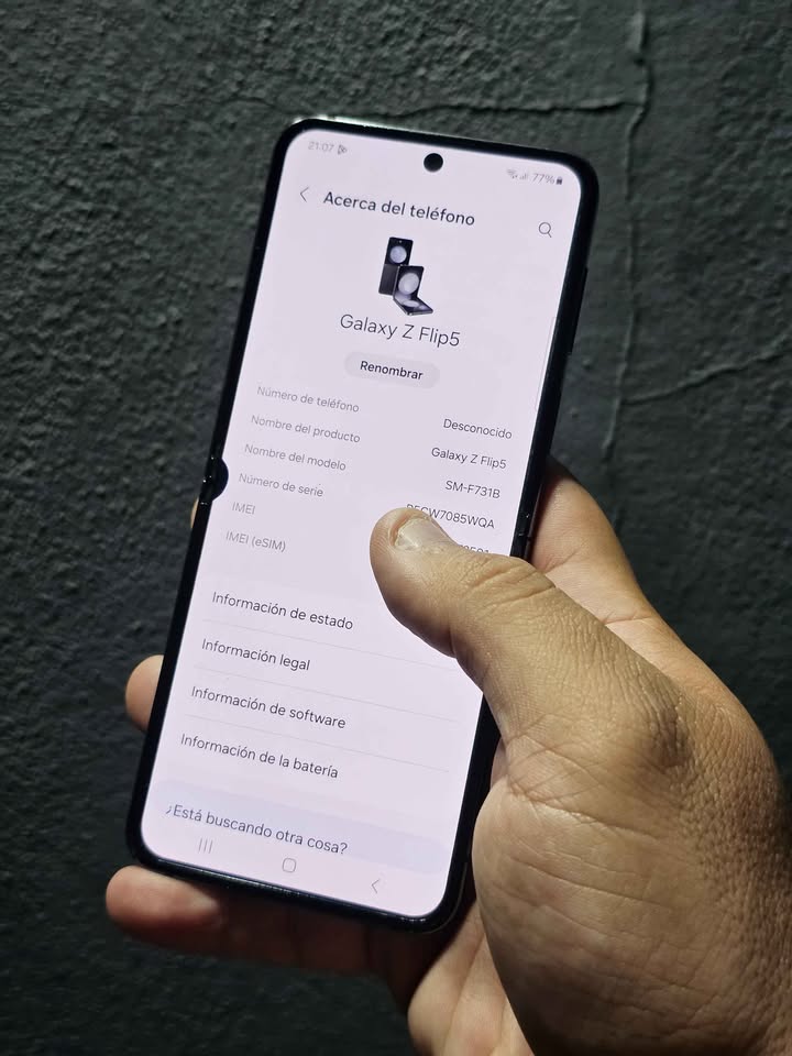 Vendo Samsung Z flip 5 libre 256gb 8ram minimo detalle manchita , NO PERMUTO