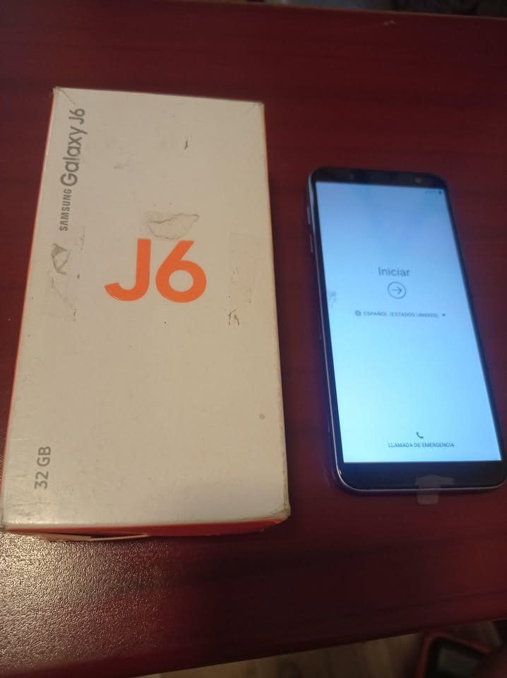 Celular j6