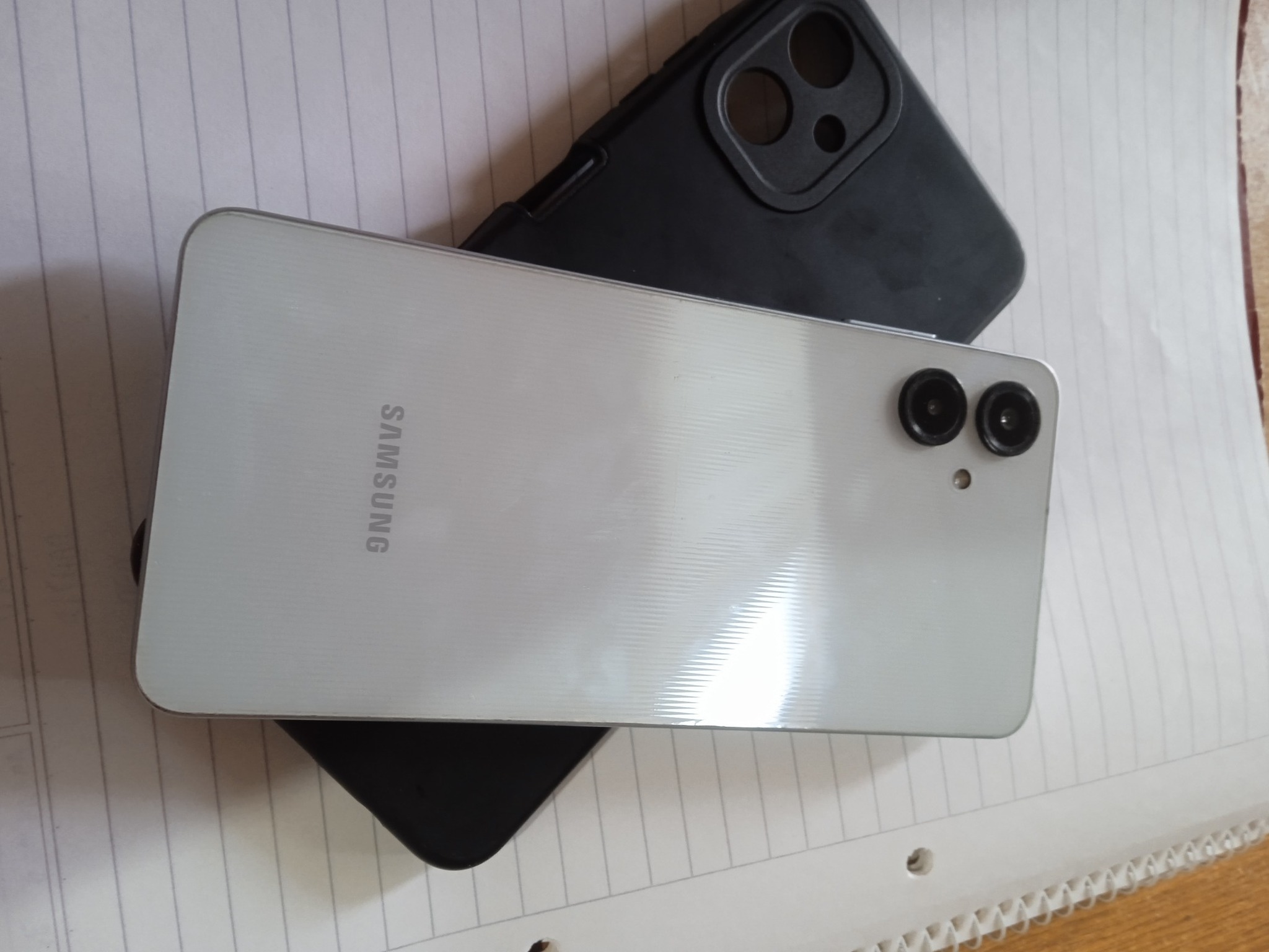 Samsung a06 liberado , sin detalles ,128 GB y 4 de ram , funda y vidrio templado , liniers y puntos de encuentro $130 mil