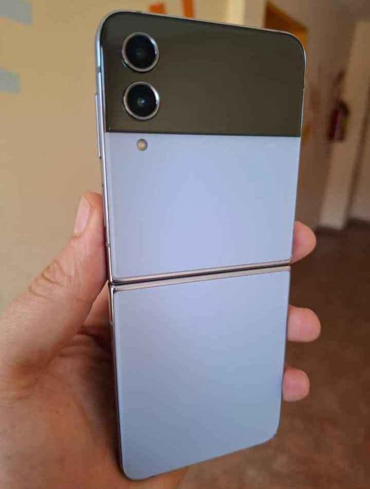 Samsung Z Flip 3 de 128 gb y 8 de ram. Con NFC. Libre para todas las empresas. Excelente estado!