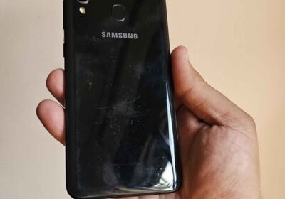 Vendo Samsung A20 libre 32gb 3ram huella , TODAS LAS REDES SOCIALES .