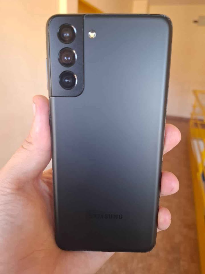 Samsung S21 Plus A E-SIM de 128 gb y 8 de ram. Con NFC. Excelente estado!