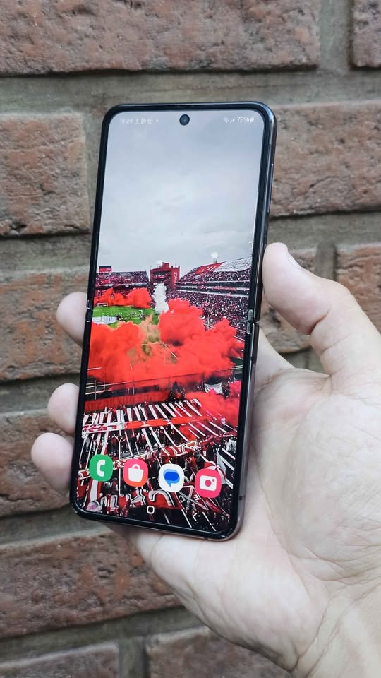 Vendo Samsung Z flip 4 libre 256gb 8ram , NO PERMUTO