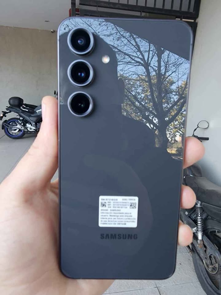 Samsung S24 Fe A E-SIM de 256 gb y 8 de ram. Com NFC. Impecable estado!!!