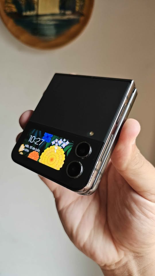 Vendo Samsung Z flip 4 libre 256gb 8ram , IMPECABLE , NO PERMUTO