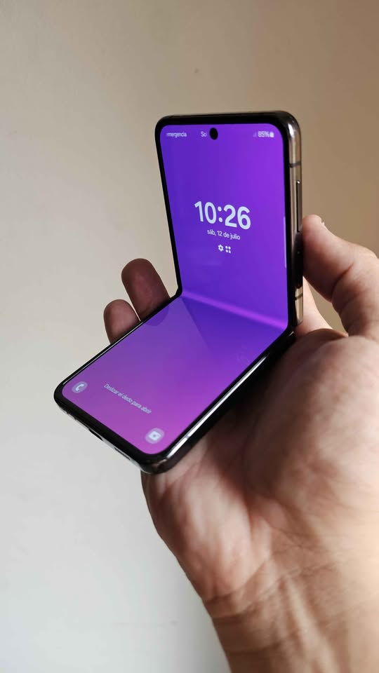 Vendo Samsung Z flip 4 libre 256gb 8ram , IMPECABLE , NO PERMUTO